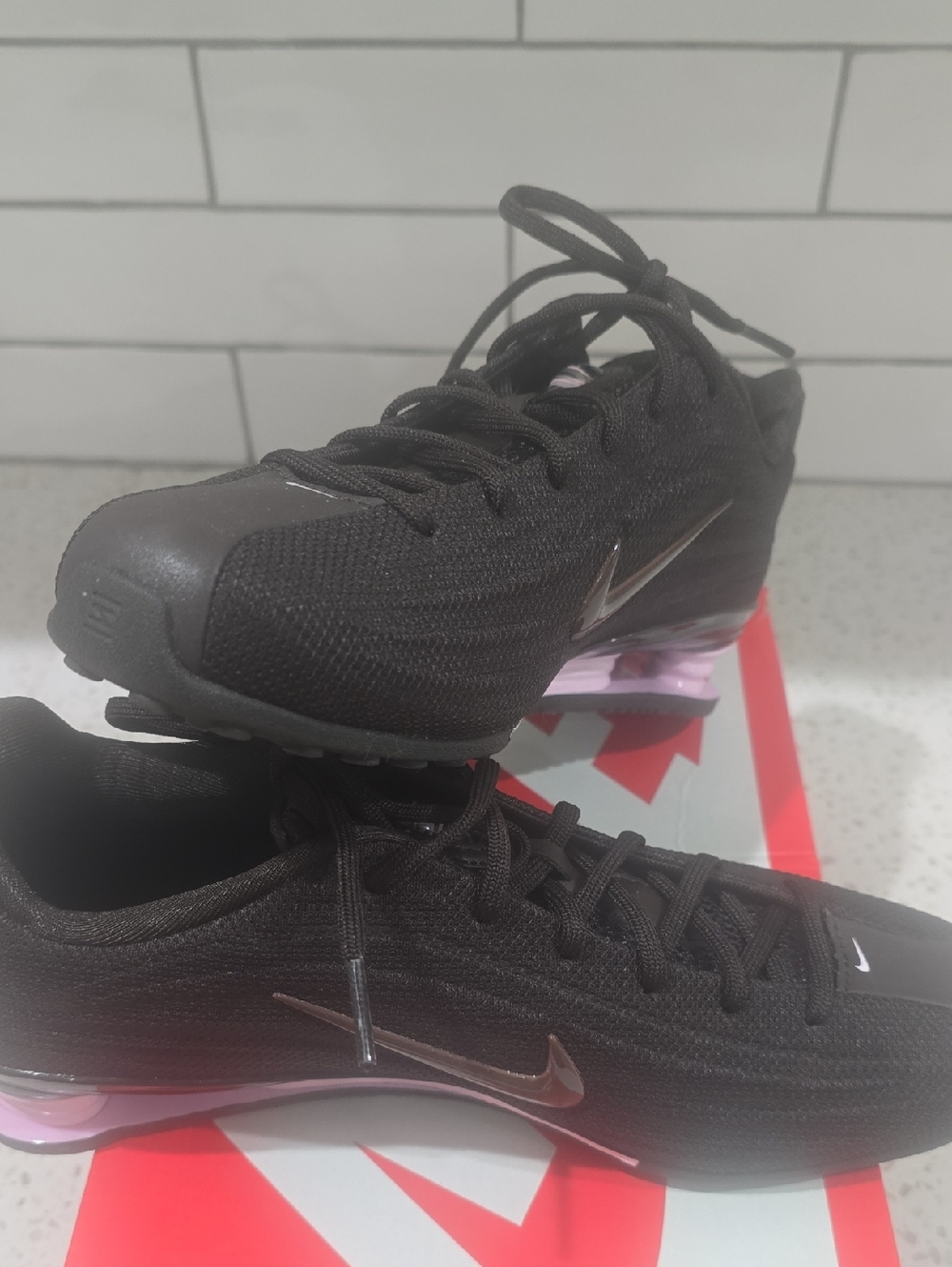 W Nike Shox Z Dark Chocolate Running Sneakers with Pink